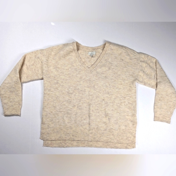 Lucky Brand Sweaters - Lucky Brand V-Neck Sweater Woman’s Cream Wool Blend
